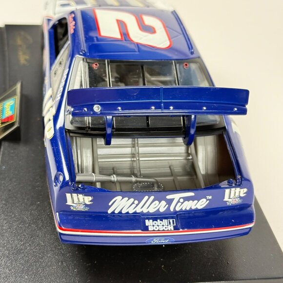 Revell Rusty Wallace 2 Miller Lite 1997 NASCAR Thunderbird Diecast No Back Wheel - Picture 6 of 9